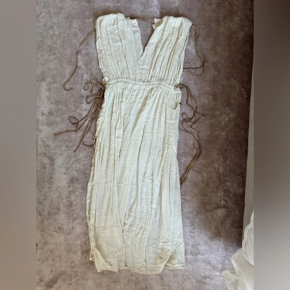 Elegant Cream Maxi Dress - Picture 1 of 4